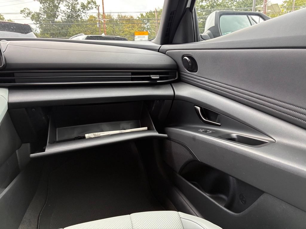 Used 2025 Hyundai Elantra Limited FWD image 39
