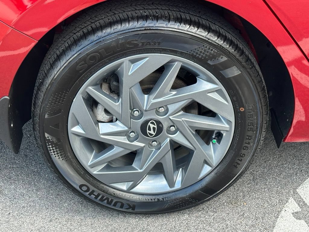 Certified 2024 Hyundai Elantra SEL FWD image 9