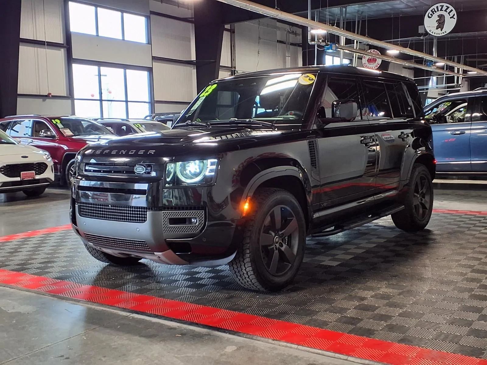 Used 2023 Land Rover Defender 110 V8 image 3