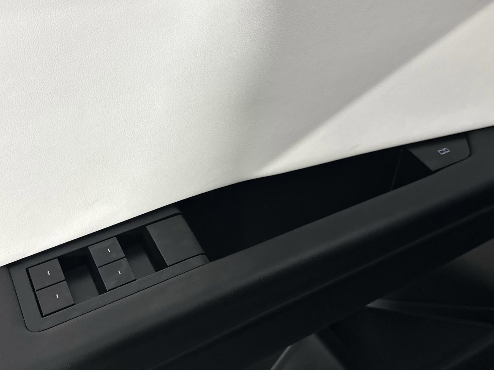 Used 2024 Tesla Cybertruck AWD Crew Cab image 17