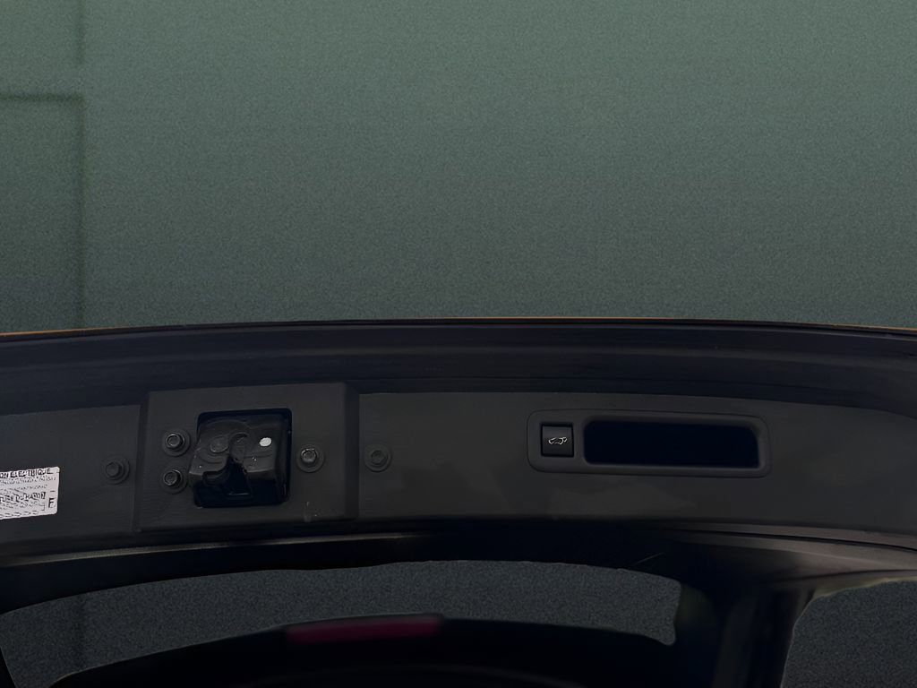 Used 2021 Toyota Highlander XLE image 28