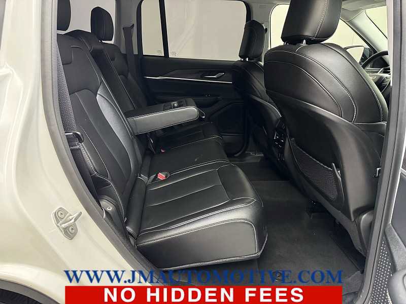 Used 2023 Jeep Grand Cherokee Limited w/ Black Appearance Package AWD/4WD image 17