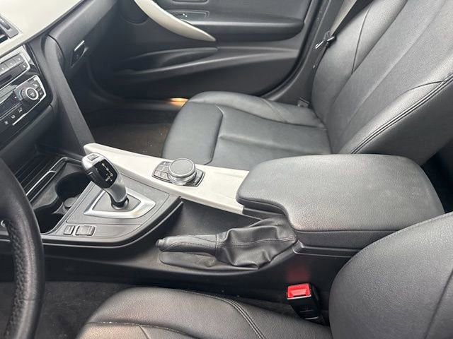 Used 2018 BMW 320i xDrive 320i xDrive w/ Convenience Package image 20