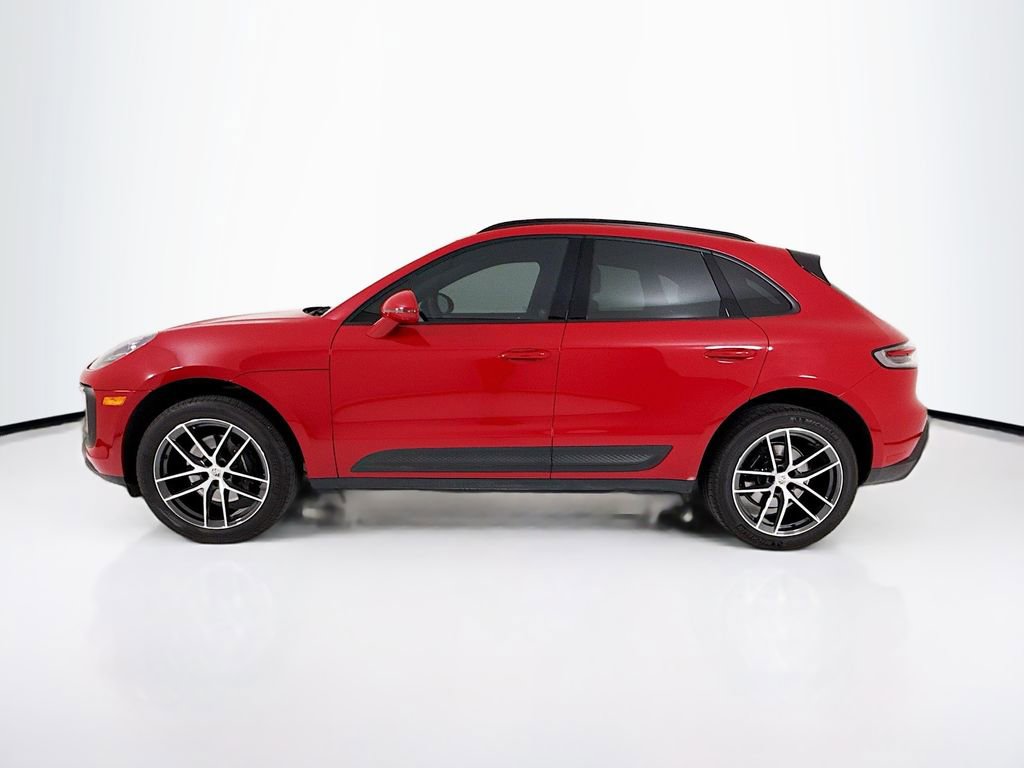 Certified 2025 Porsche Macan AWD/4WD image 2