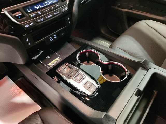 Certified 2025 Honda Passport Black Edition image 17