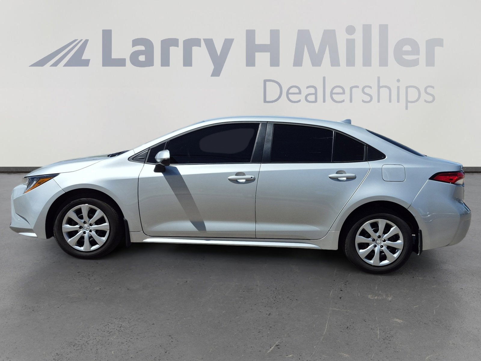 Used 2026 Toyota Corolla LE FWD image 2