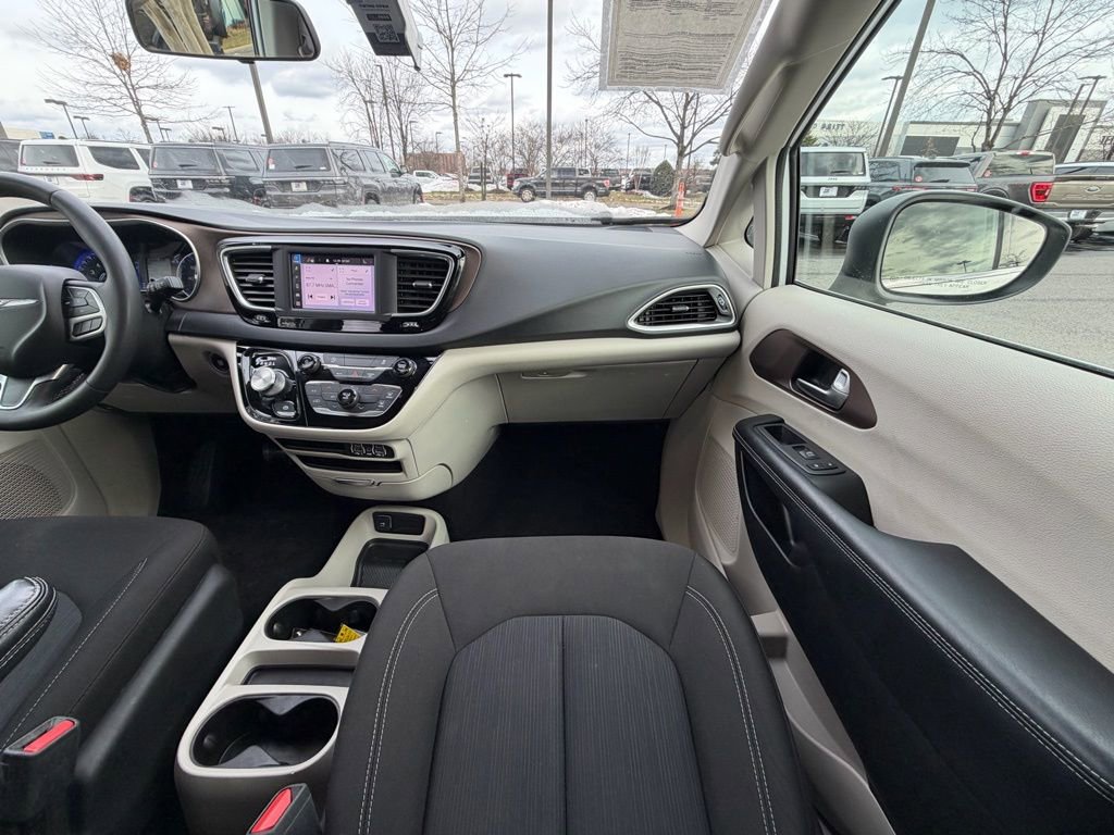 Certified 2022 Chrysler Voyager LX image 20