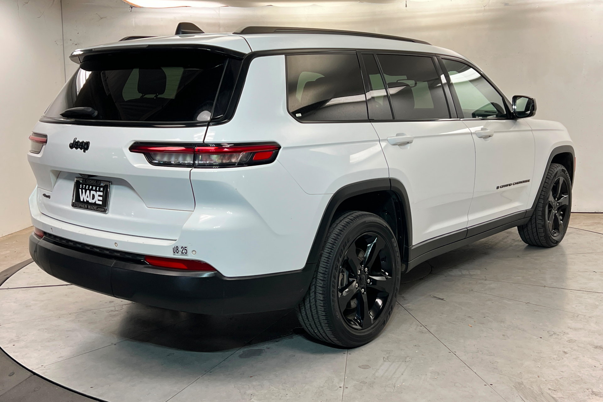 Used 2023 Jeep Grand Cherokee L Laredo AWD/4WD image 6
