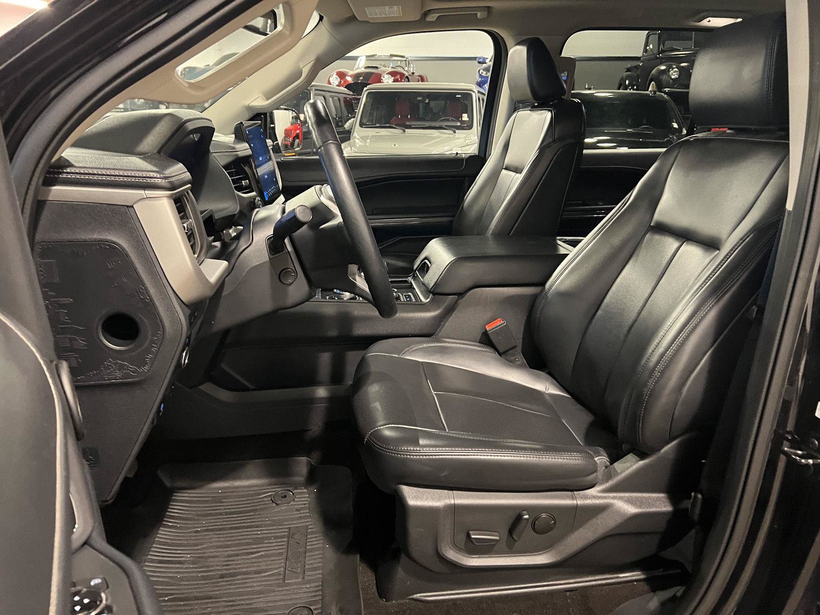 Used 2023 Ford Expedition XLT AWD/4WD image 9
