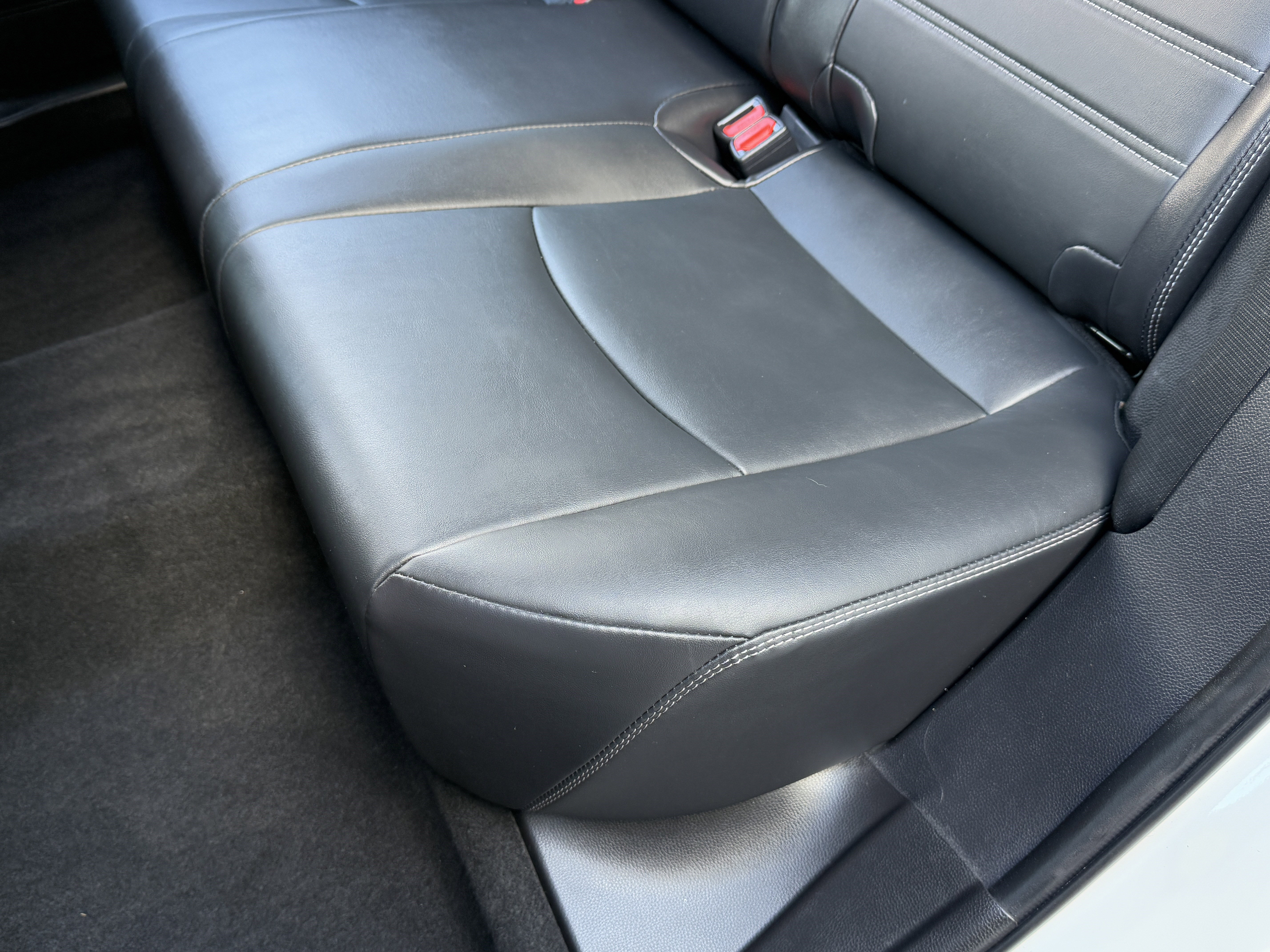 Used 2022 Toyota RAV4 XLE Premium image 31
