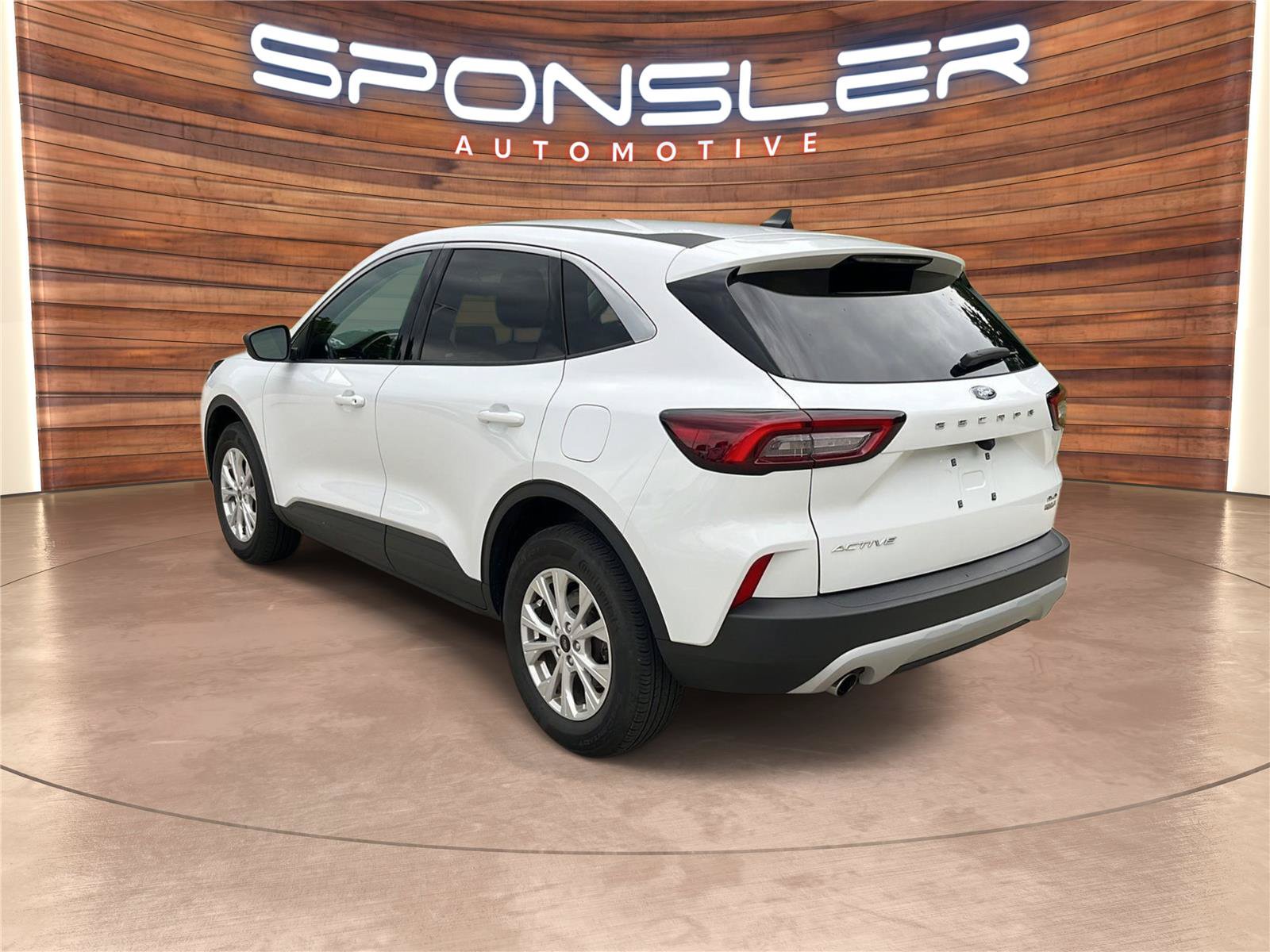 Used 2024 Ford Escape Active AWD/4WD image 4