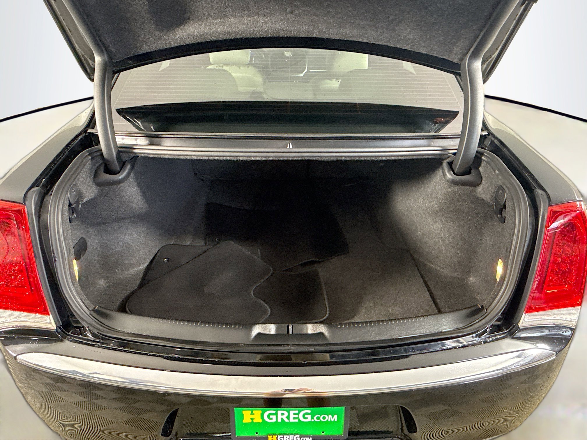 Used 2020 Chrysler 300 Touring image 35