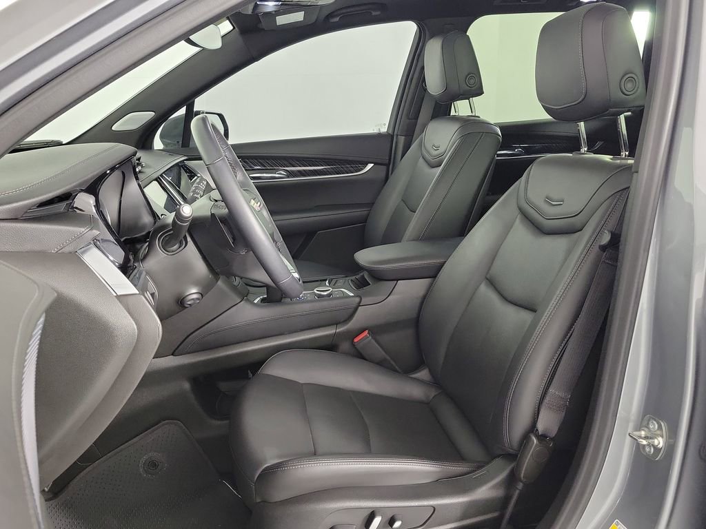 Certified 2025 Cadillac XT6 Premium Luxury FWD image 16