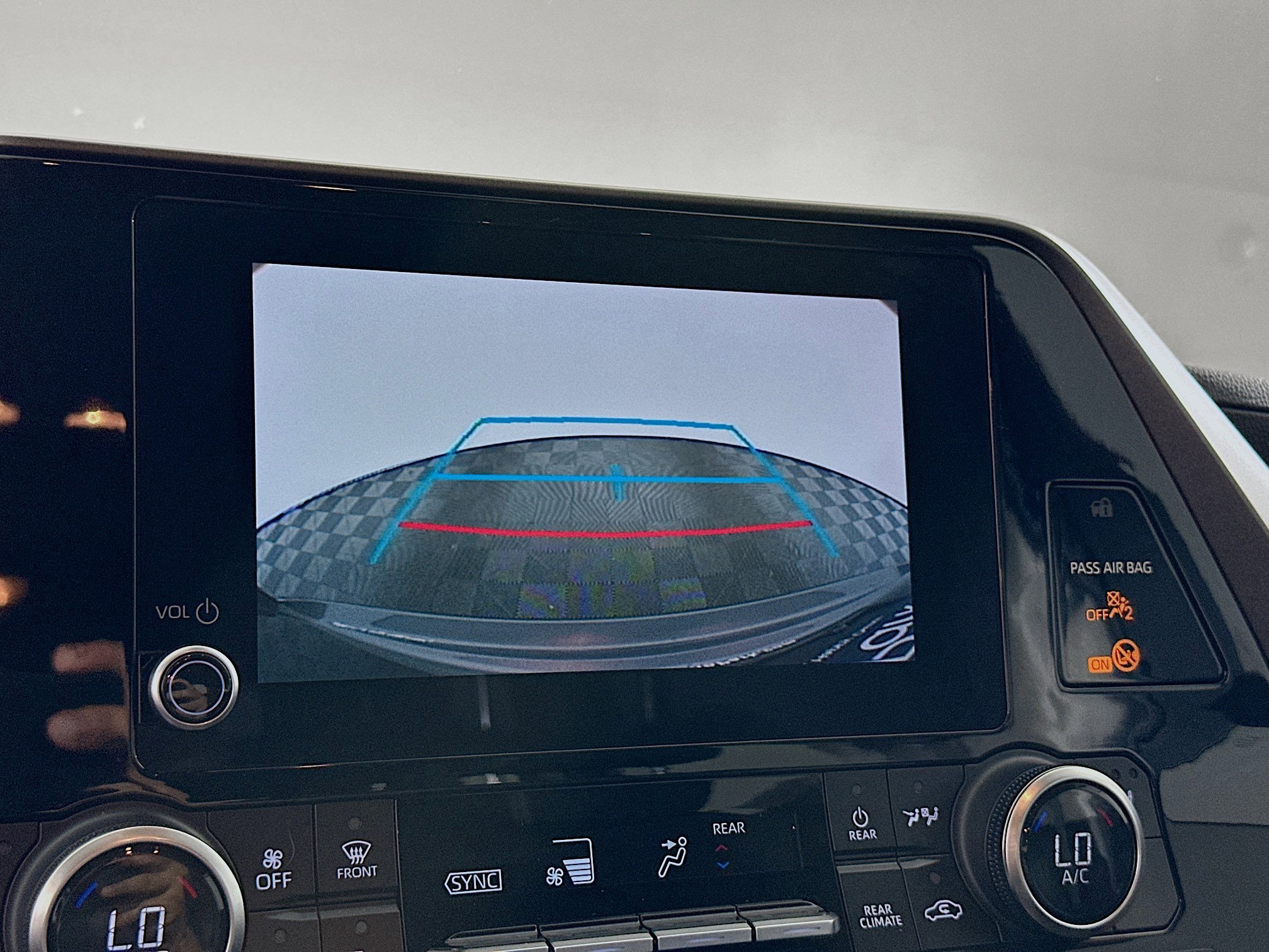 Used 2023 Toyota Highlander XLE FWD image 23