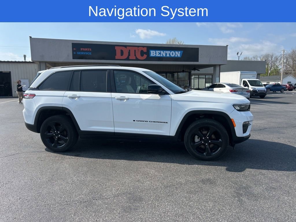 Used 2024 Jeep Grand Cherokee Limited w/ Black Appearance Package image 3