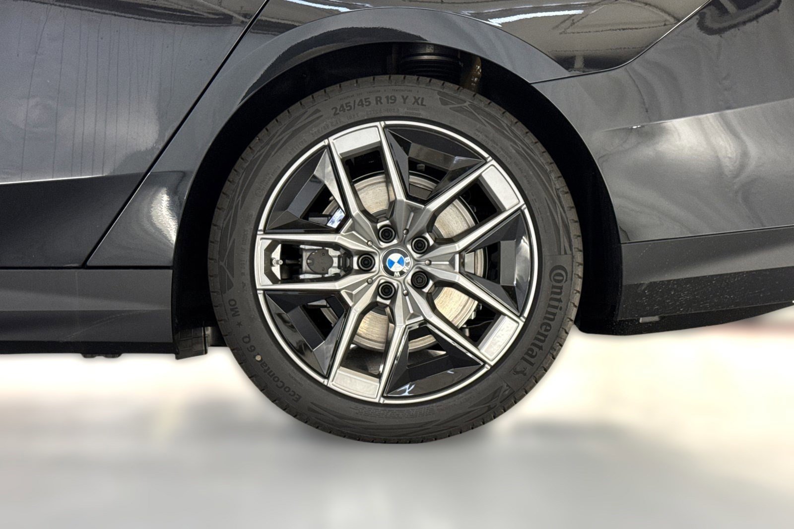 Used 2026 BMW i5 M60 w/ Convenience Package RWD image 11