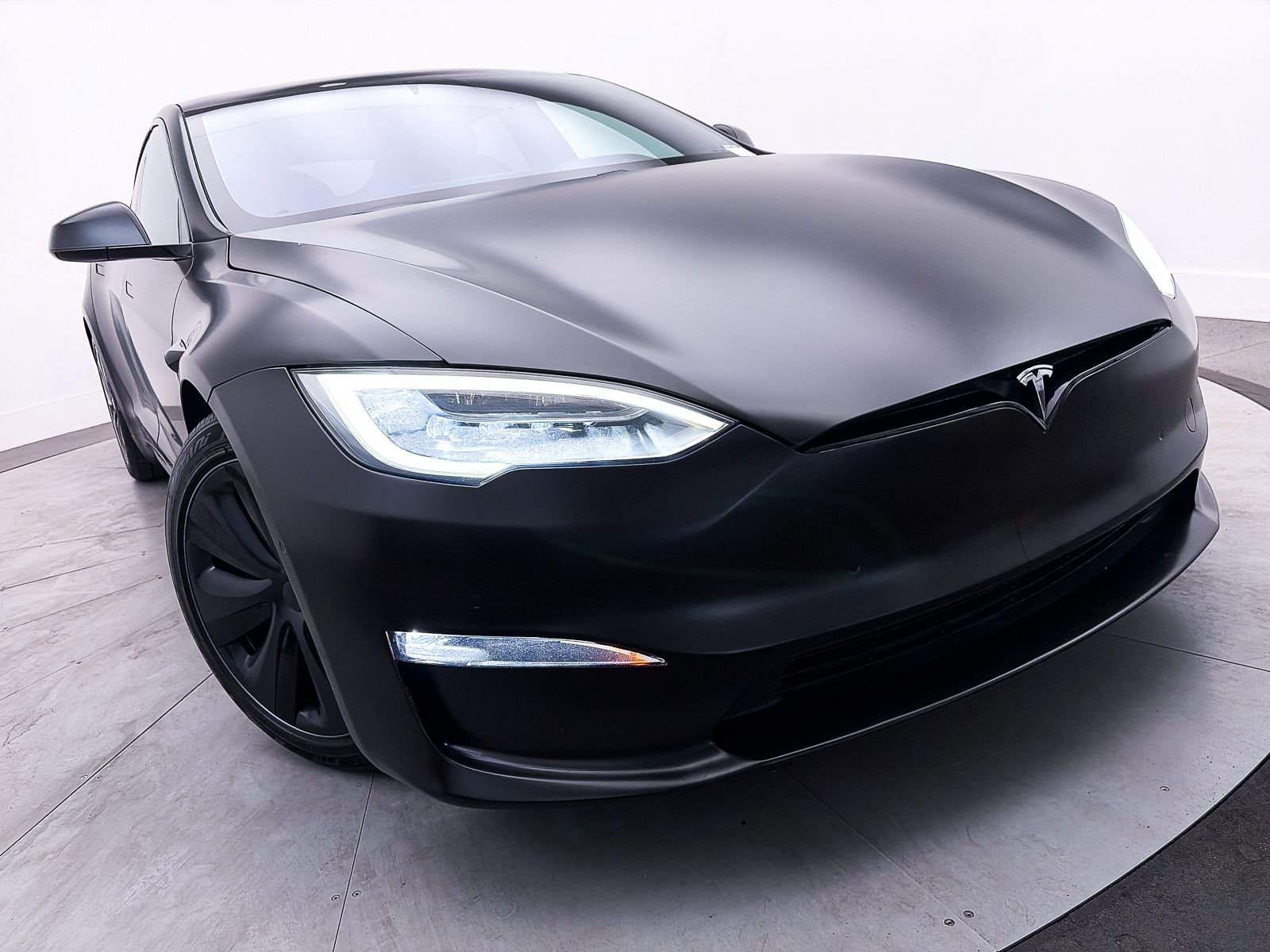 Used 2021 Tesla Model S Plaid image 8