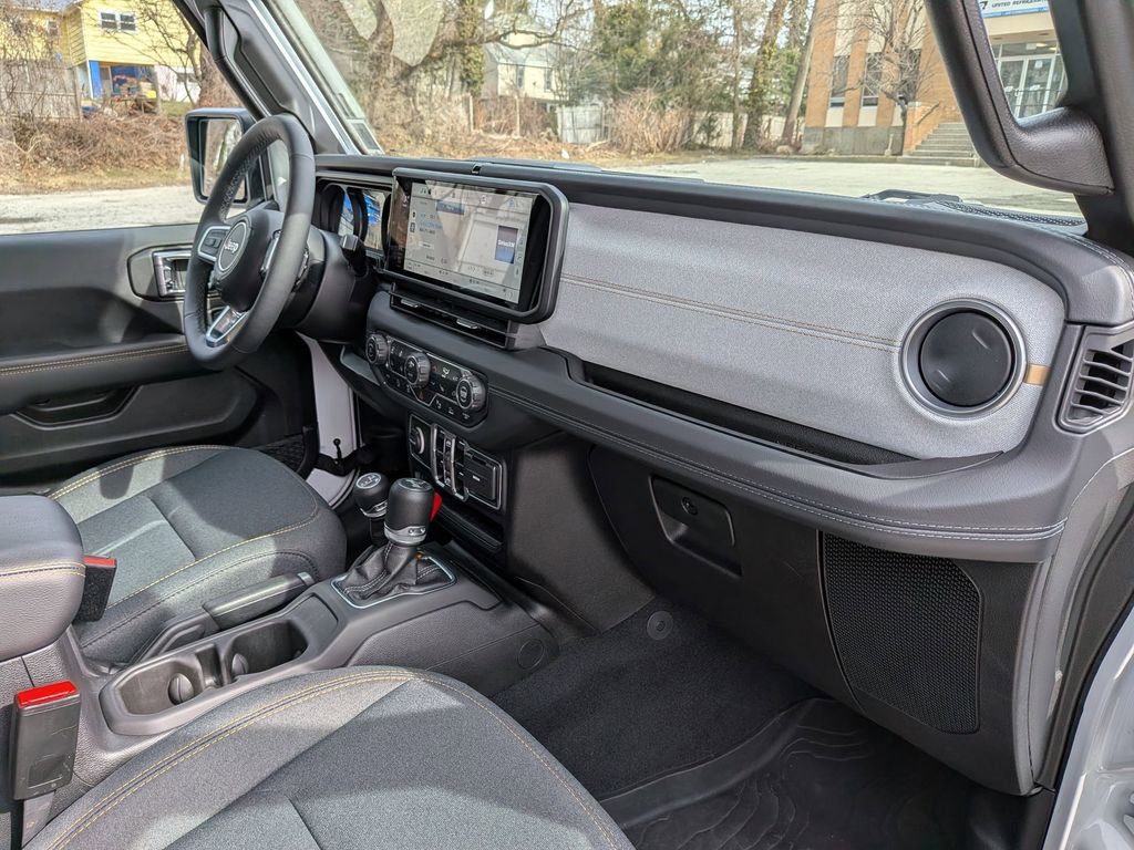 Certified 2025 Jeep Wrangler Sahara w/ Safety Group image 24