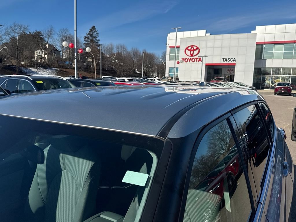 Used 2021 Toyota Highlander LE image 47