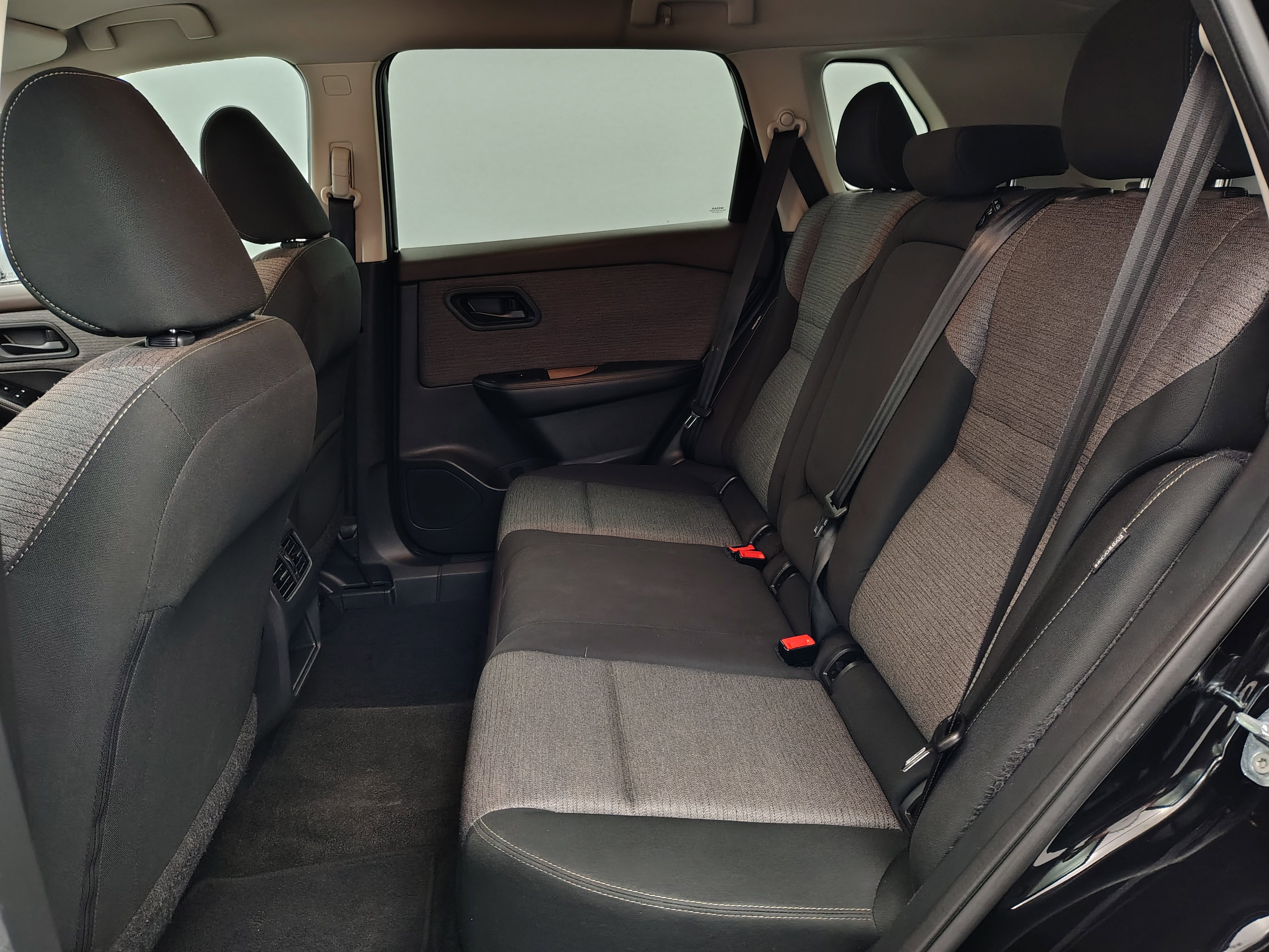 Used 2022 Nissan Rogue S image 22