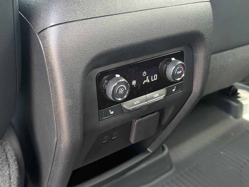 New 2026 Chevrolet Traverse RS w/ LPO, Floor Liner Package FWD image 30