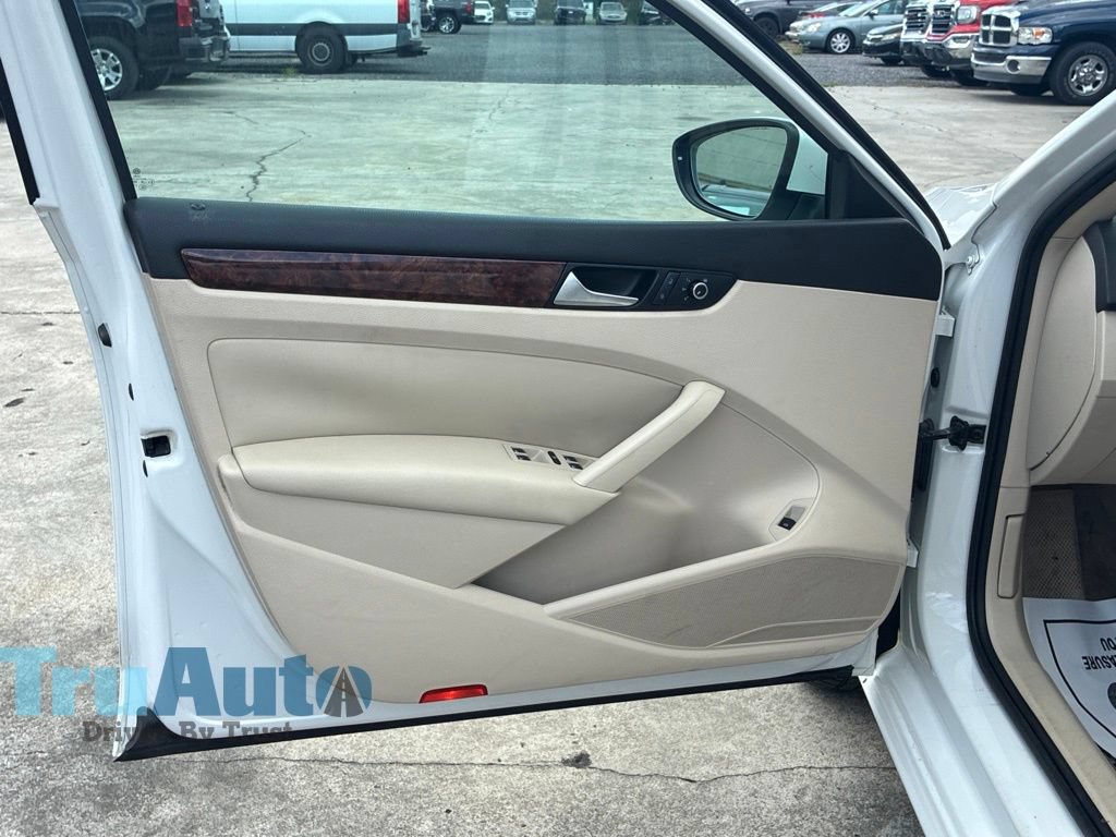 Used 2012 Volkswagen Passat 2.5 SEL FWD image 20
