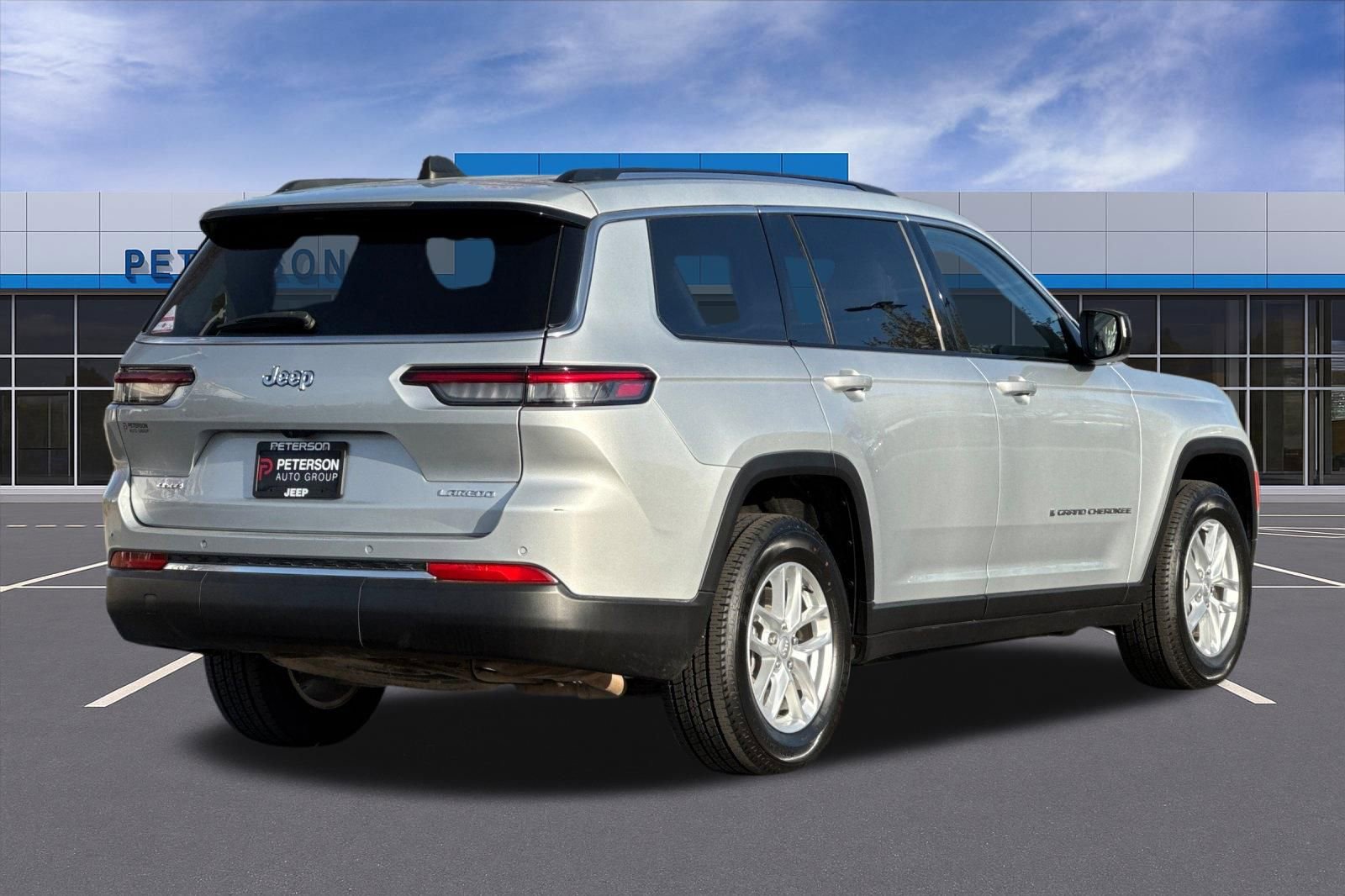 Used 2023 Jeep Grand Cherokee L Laredo w/ Trailer Tow Group (B) image 4