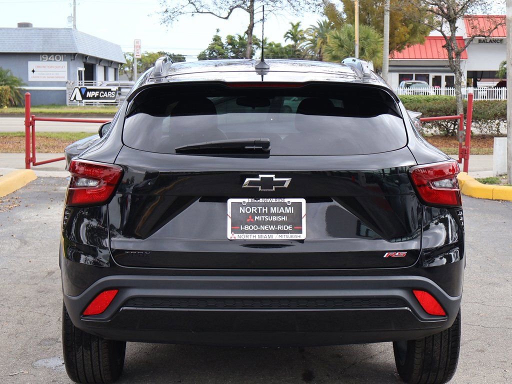 Used 2024 Chevrolet Trax RS w/ Sunroof Package image 14