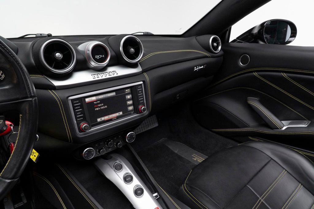Used 2017 Ferrari California T image 25