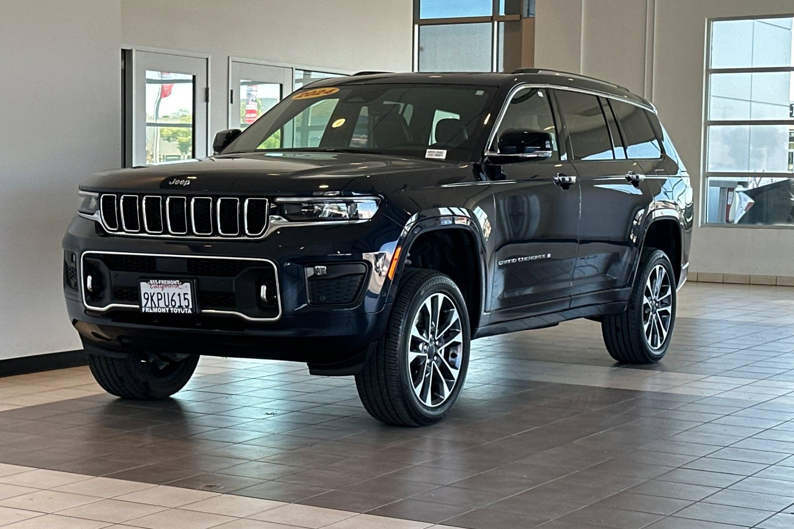 Used 2024 Jeep Grand Cherokee L Overland w/ Trailer Tow Package AWD/4WD image 8