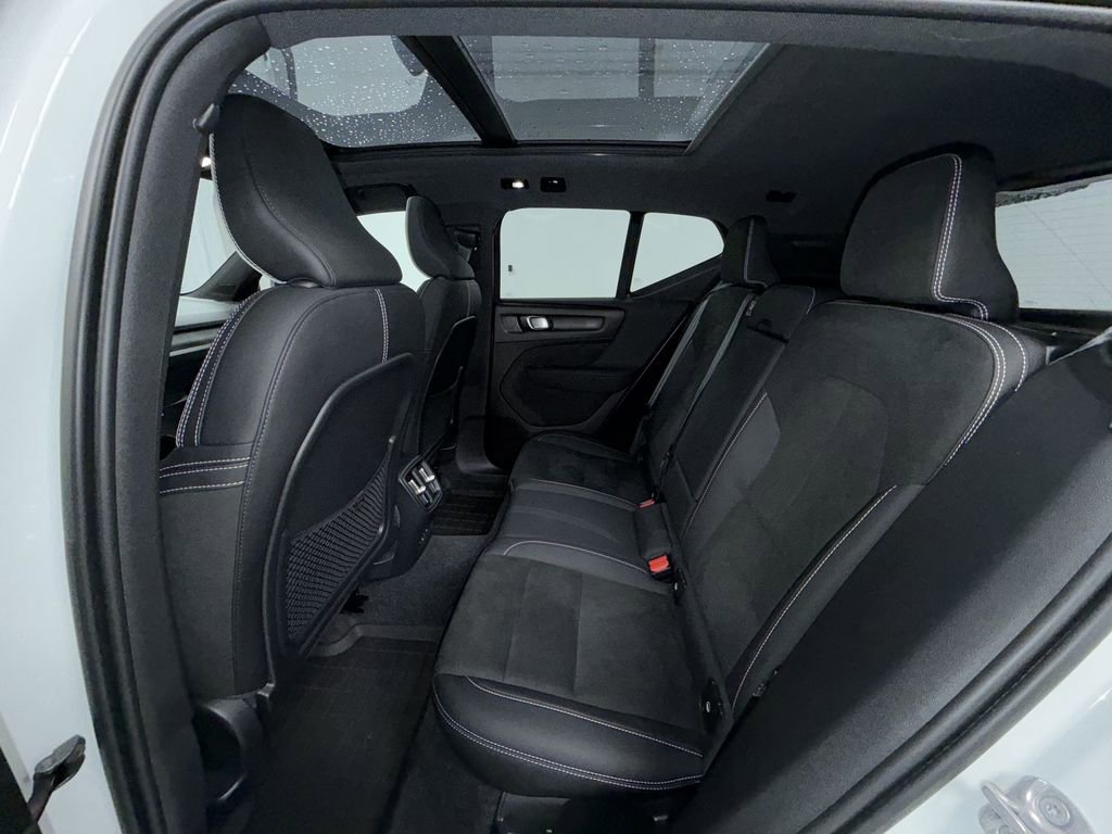 Used 2023 Volvo XC40 Recharge Ultimate image 6
