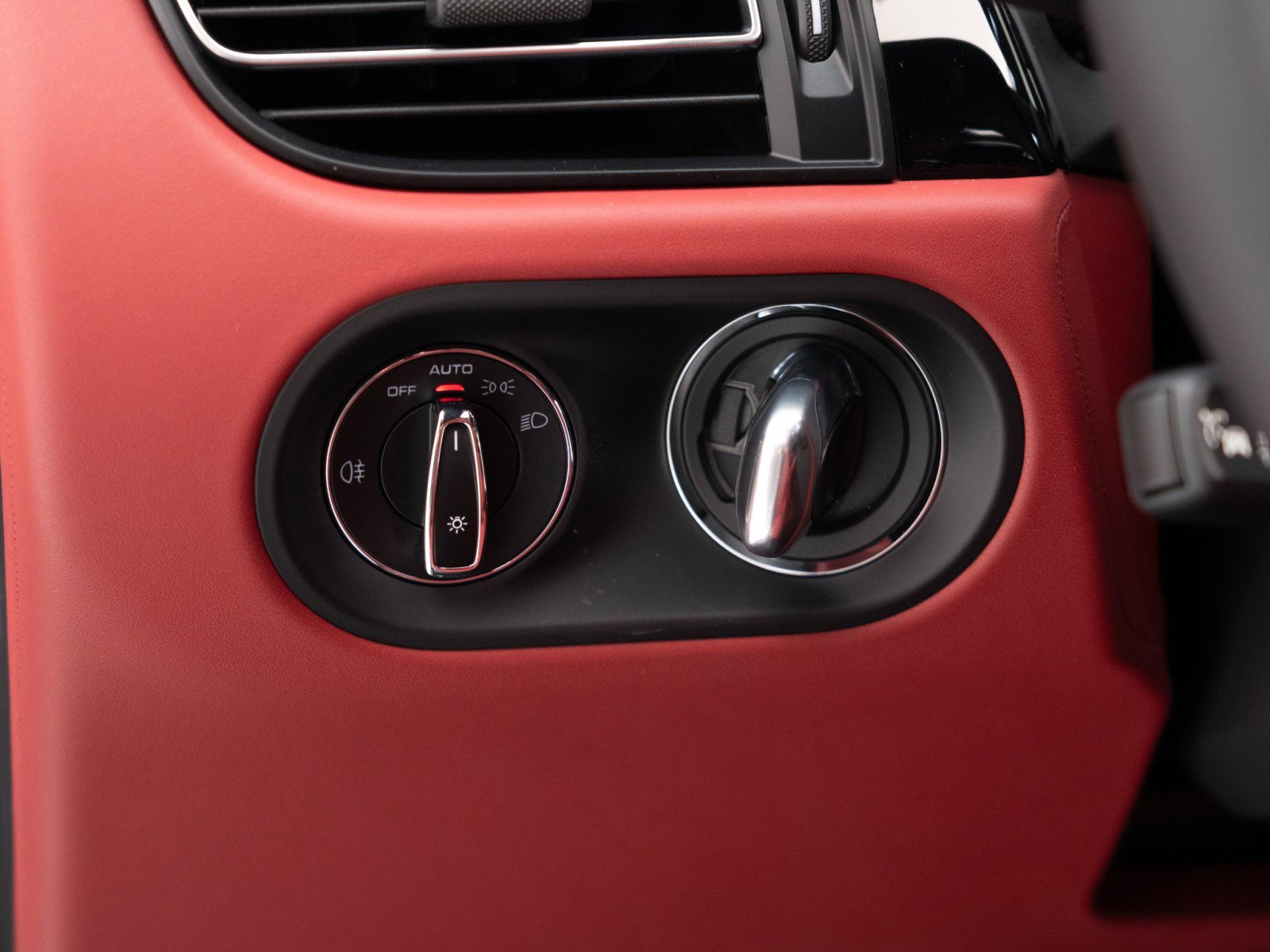 New 2026 Porsche Macan image 30