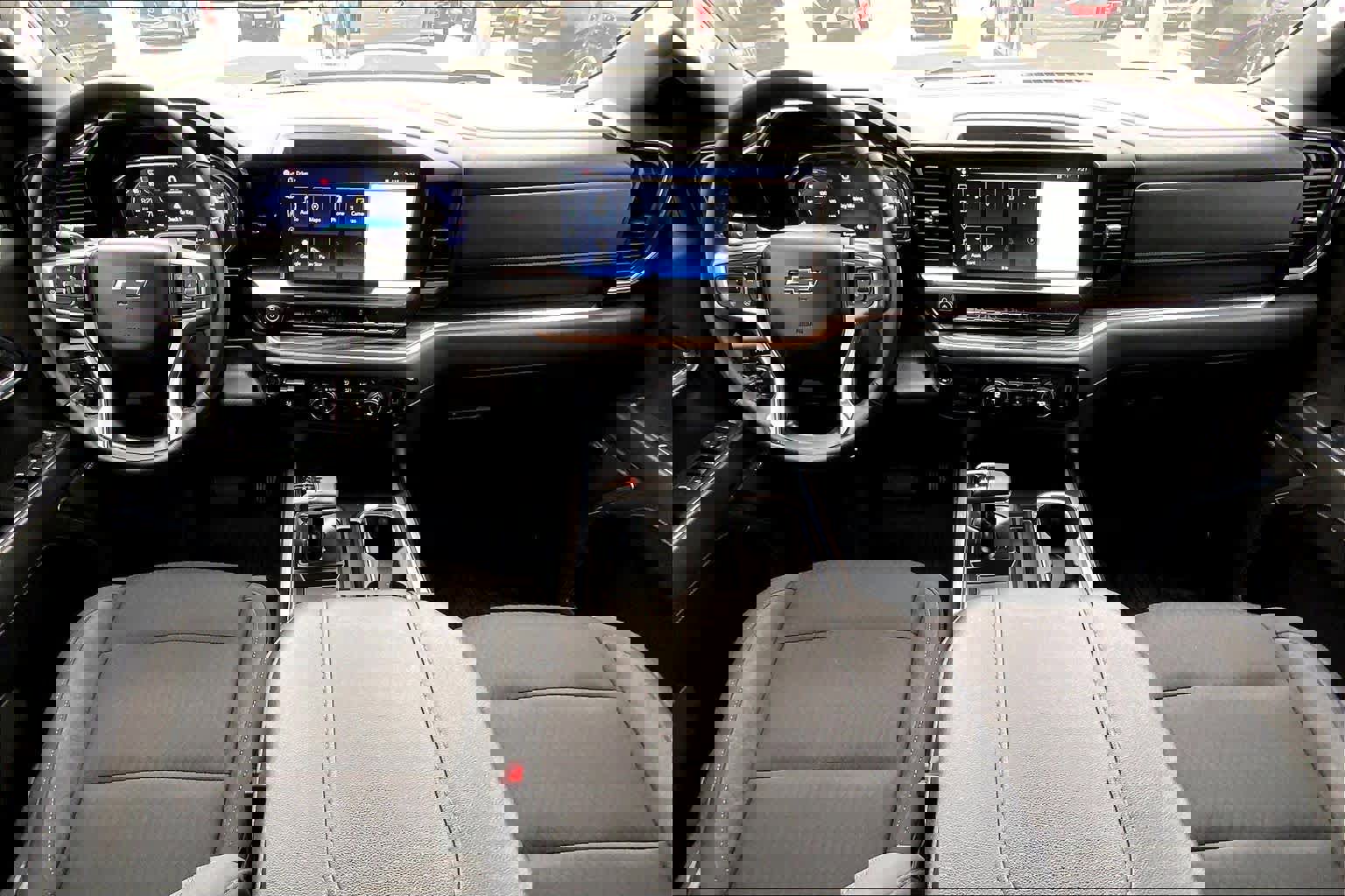 Used 2024 Chevrolet Silverado 1500 LT Trail Boss w/ Convenience Package II AWD/4WD image 14