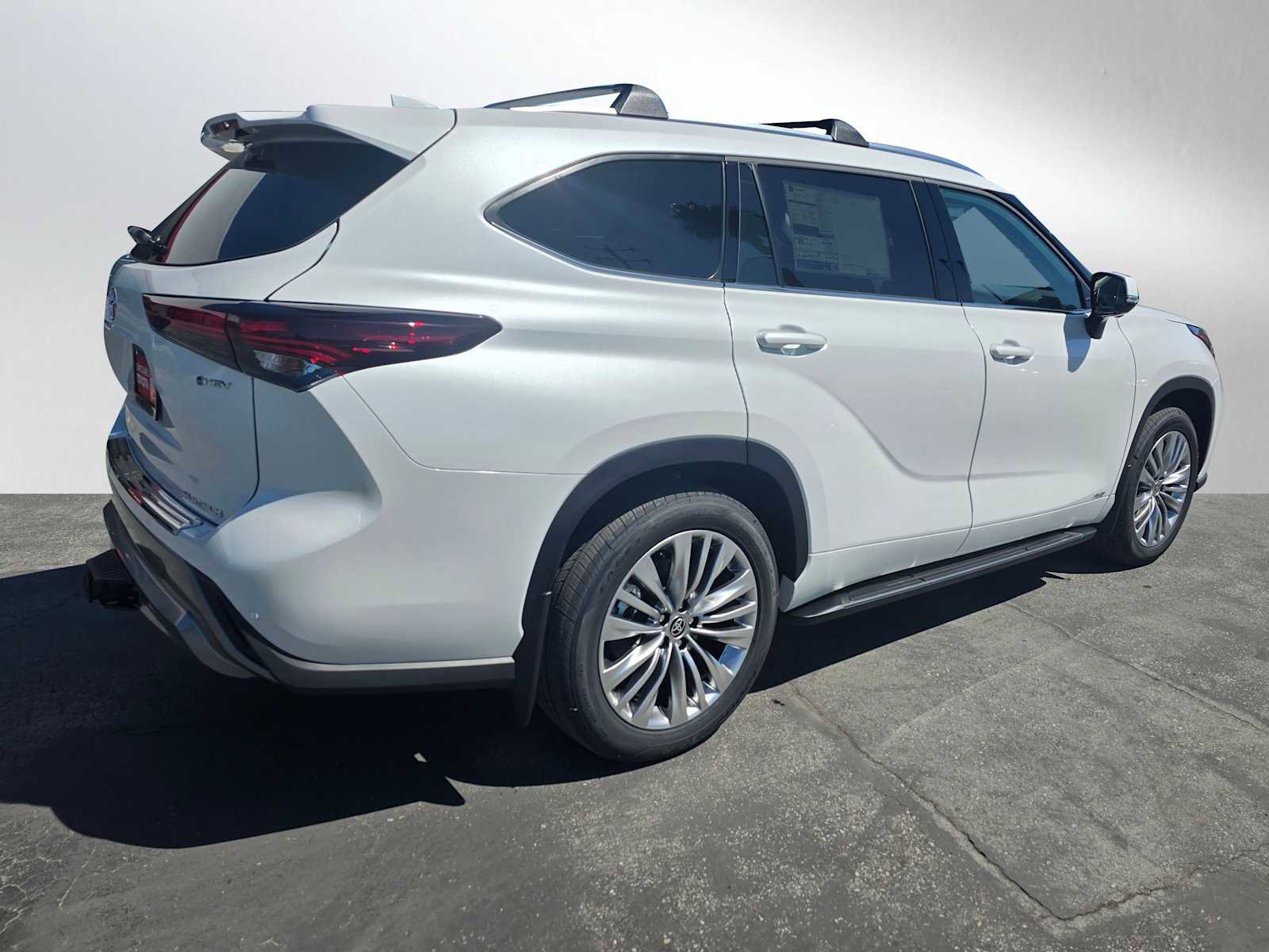 New 2026 Toyota Highlander Platinum AWD/4WD image 3