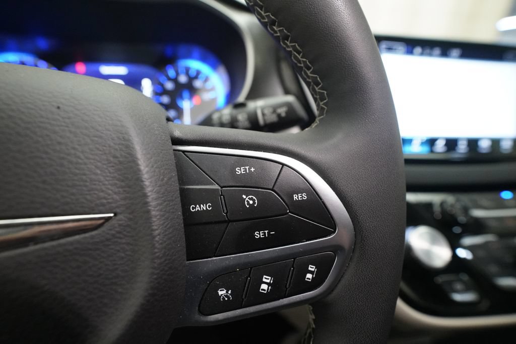 Used 2024 Chrysler Pacifica Touring-L FWD image 20