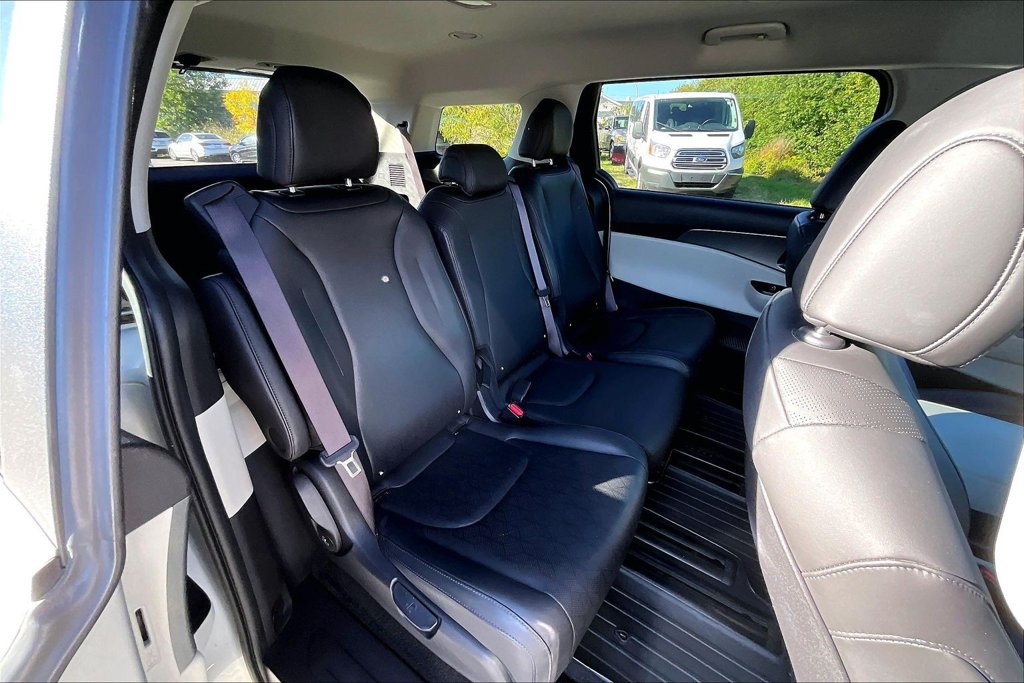 Used 2022 Kia Carnival LX FWD image 25