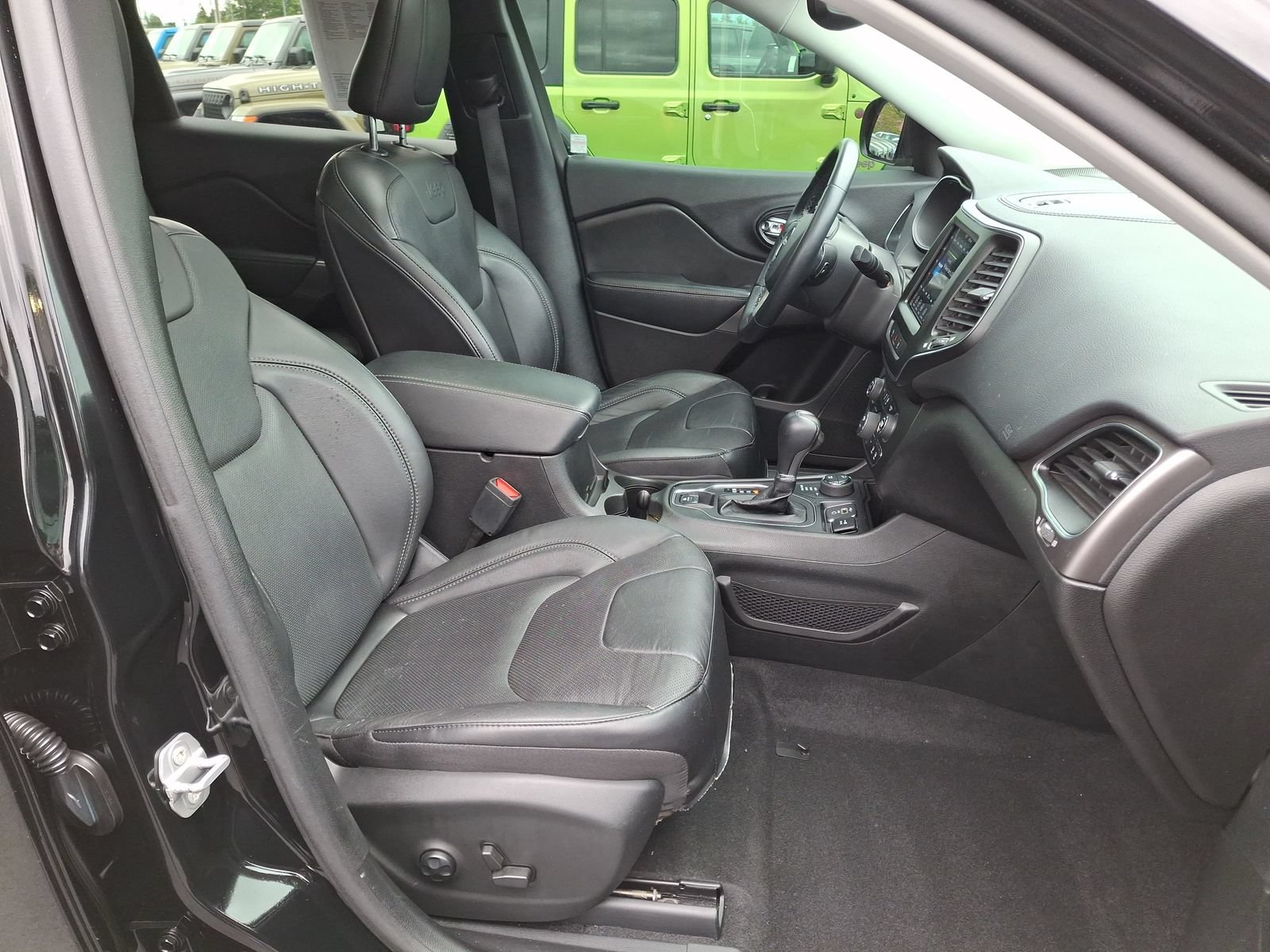 Used 2021 Jeep Cherokee Latitude Lux w/ Sun & Sound Group AWD/4WD image 22