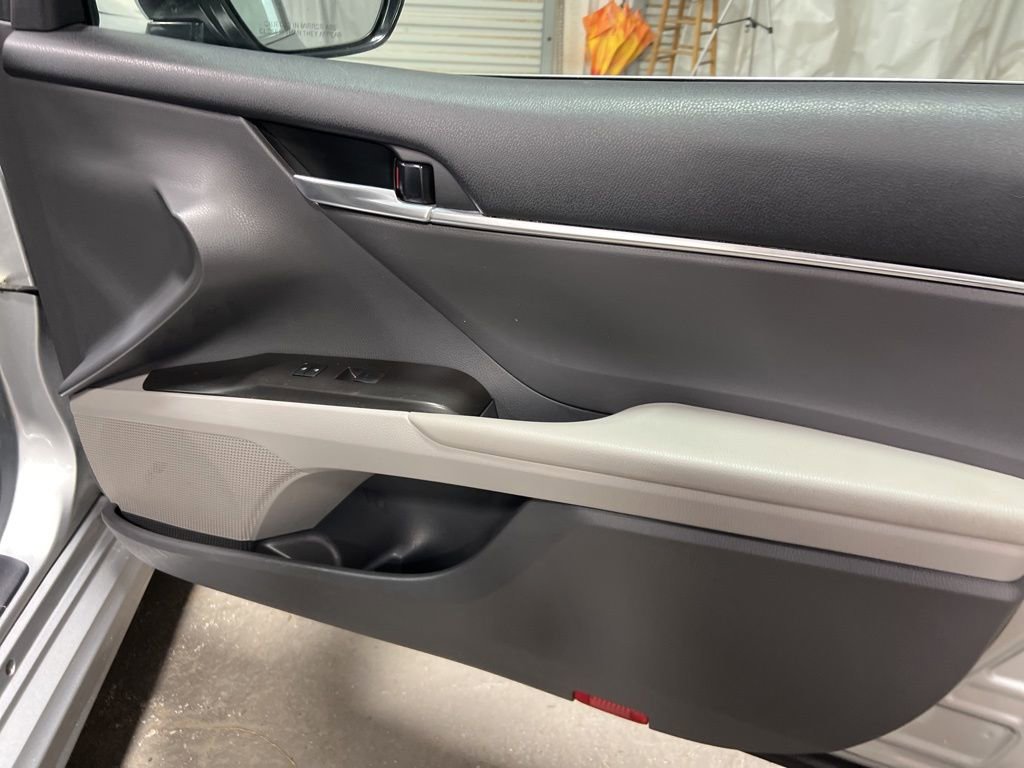 Used 2024 Toyota Camry SE image 10