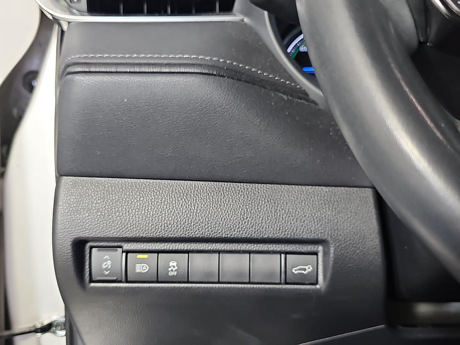 Used 2023 Toyota Venza LE AWD/4WD image 24