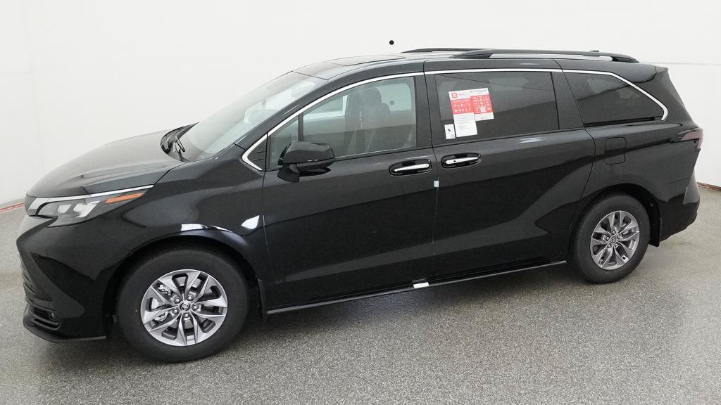 New 2026 Toyota Sienna XLE FWD image 5