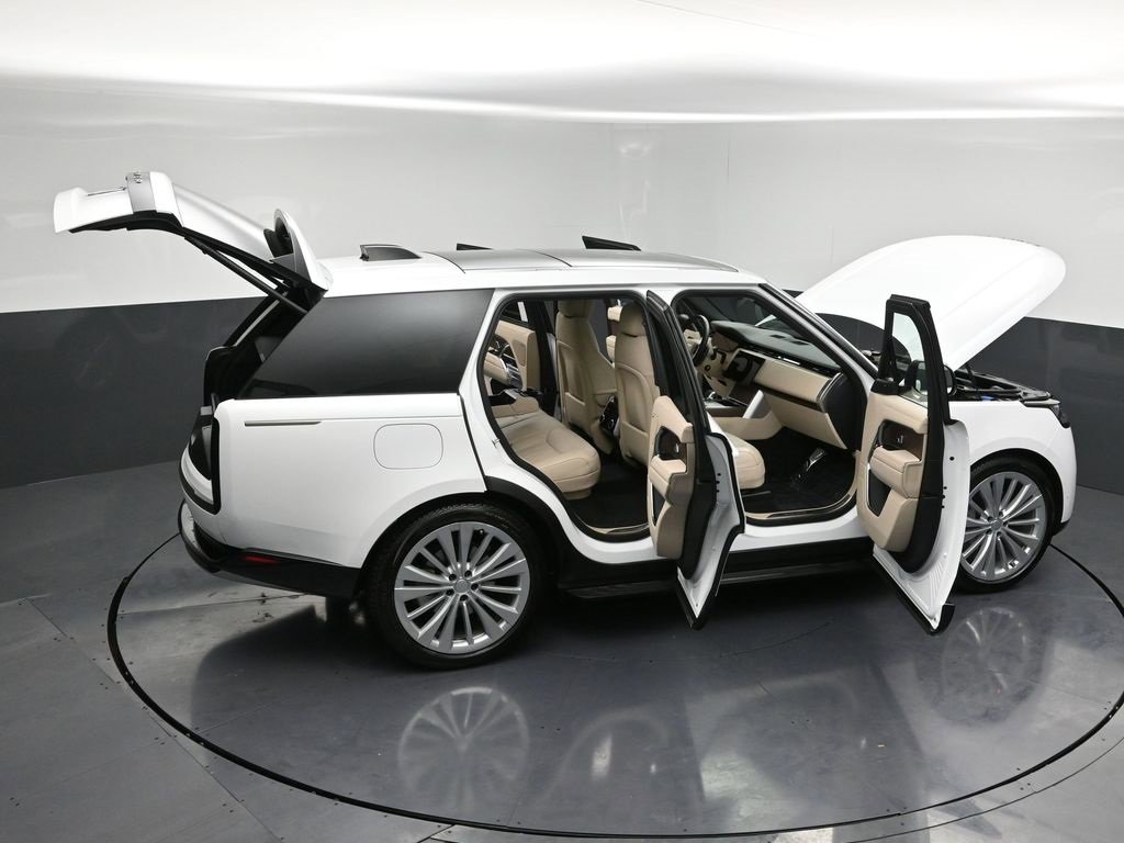 Used 2024 Land Rover Range Rover SE image 35