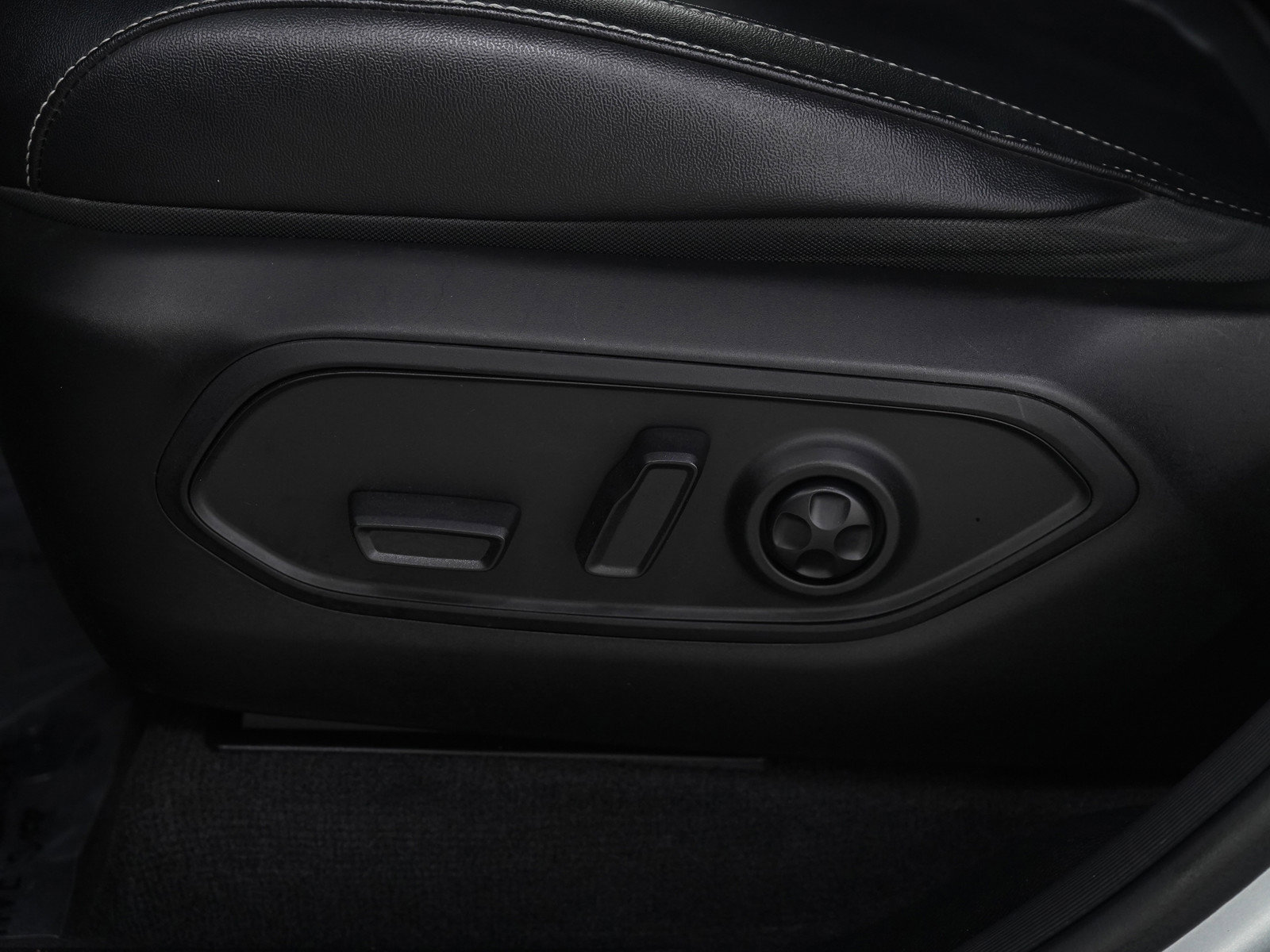 Used 2022 Jeep Grand Cherokee Limited image 29