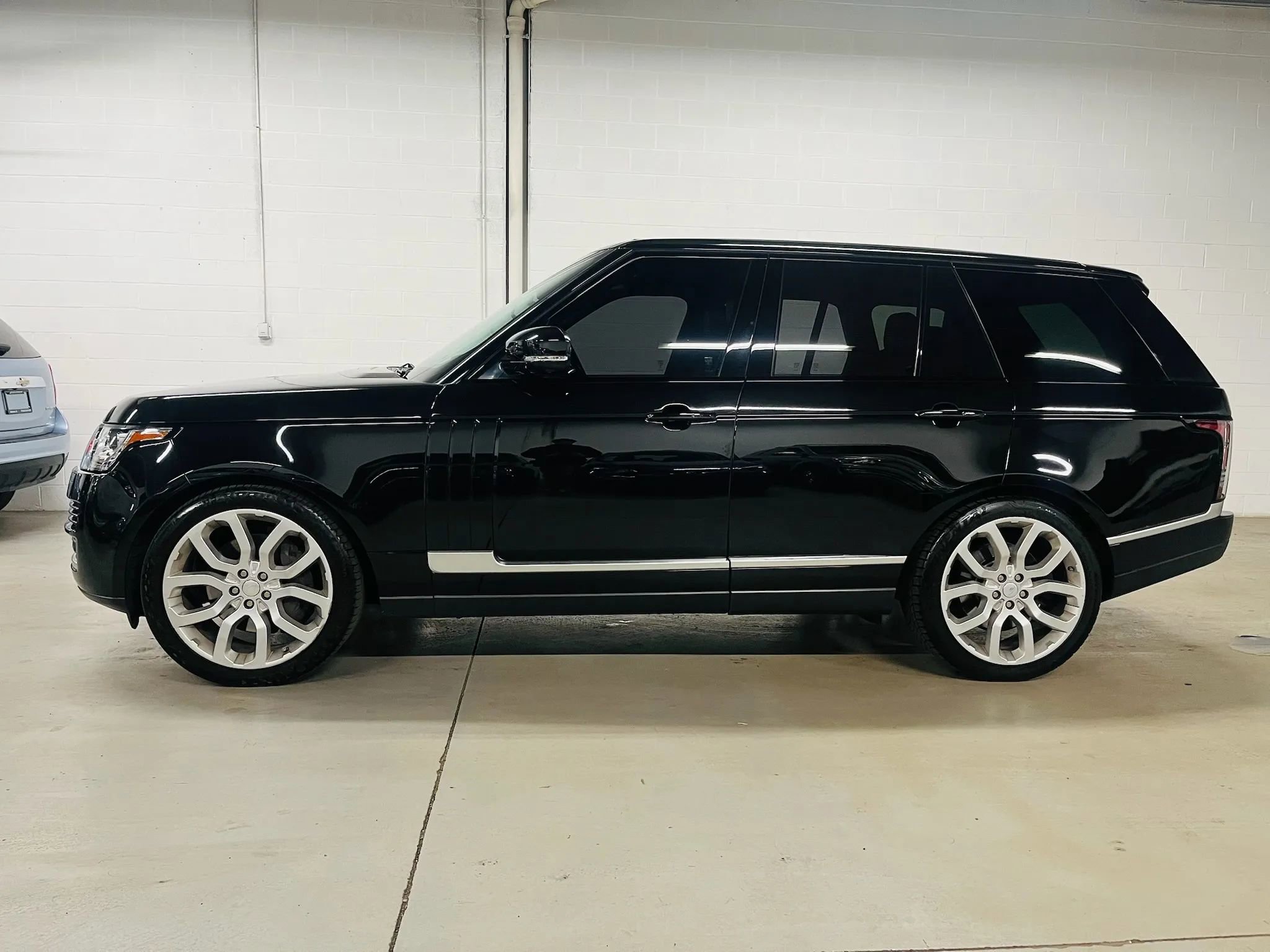 Used 2015 Land Rover Range Rover Supercharged AWD/4WD image 5