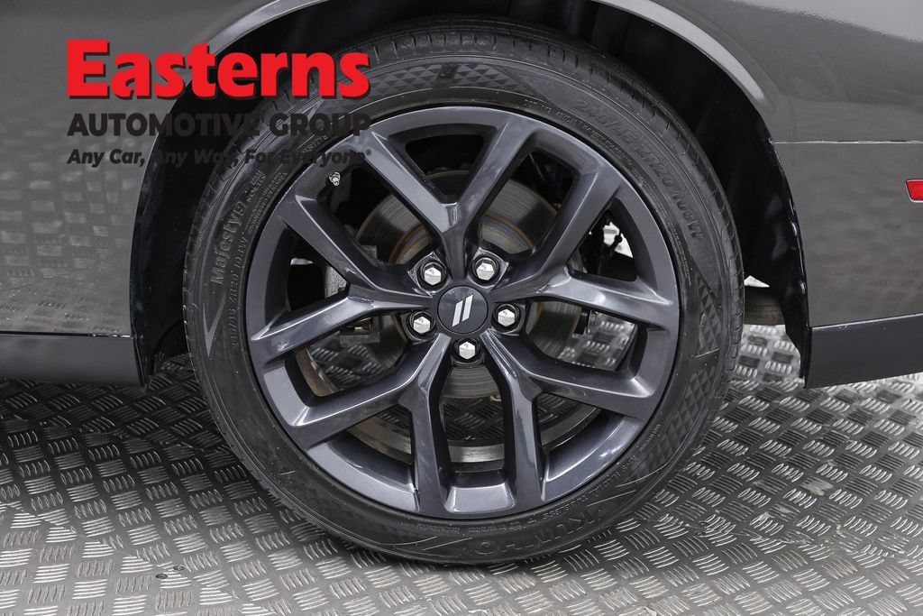 Used 2022 Dodge Challenger SXT w/ Driver Convenience Group RWD image 31