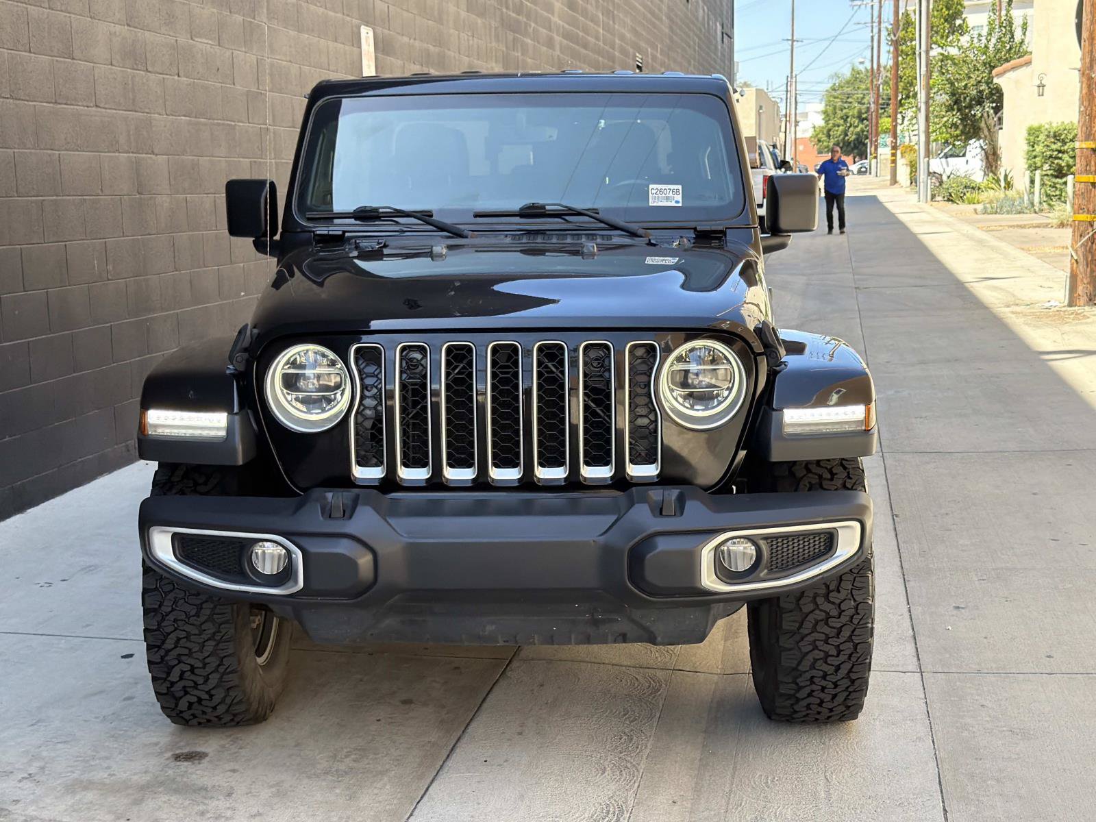 Used 2020 Jeep Gladiator Overland AWD/4WD image 3
