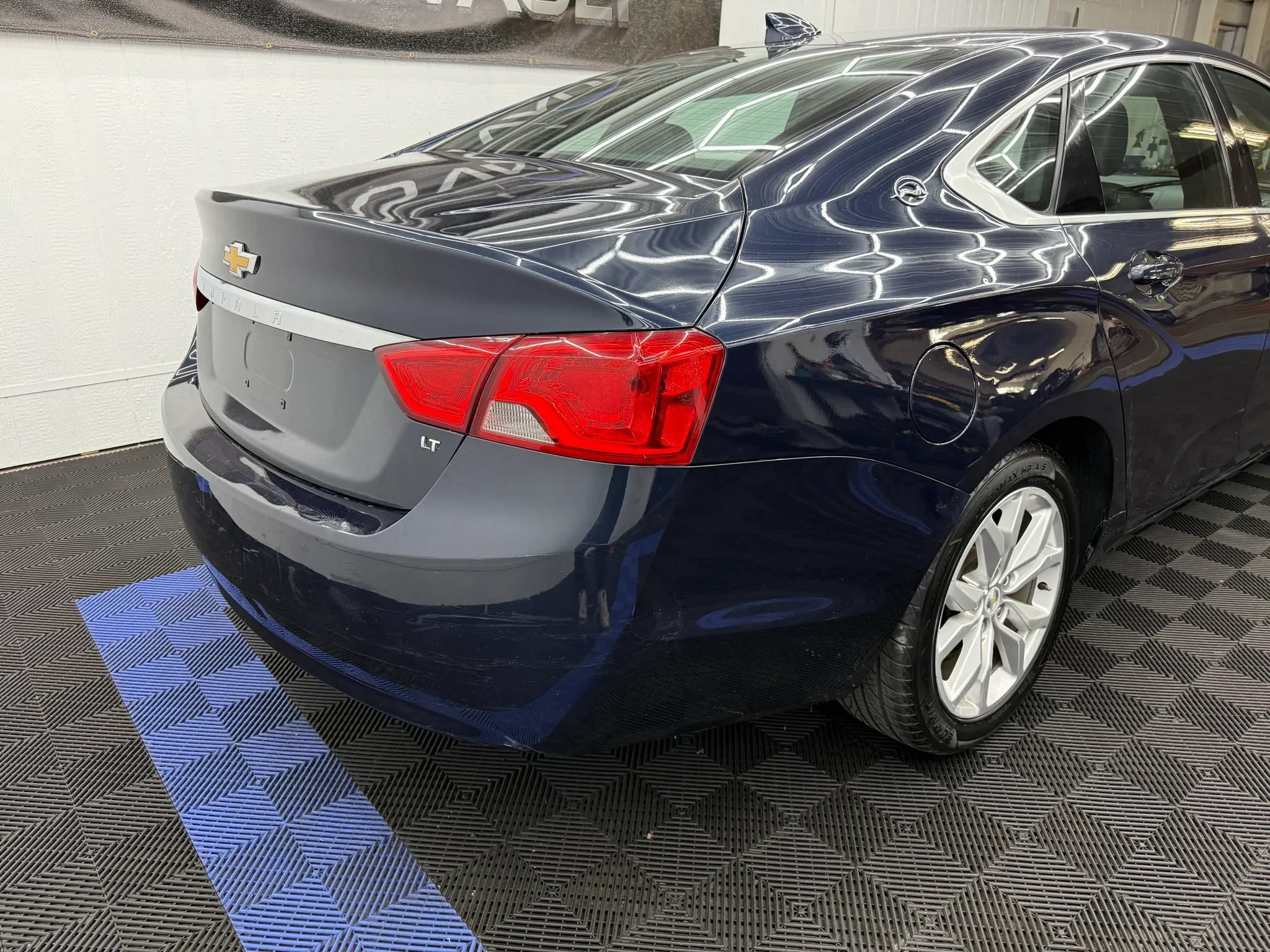 Used 2017 Chevrolet Impala LT FWD image 3