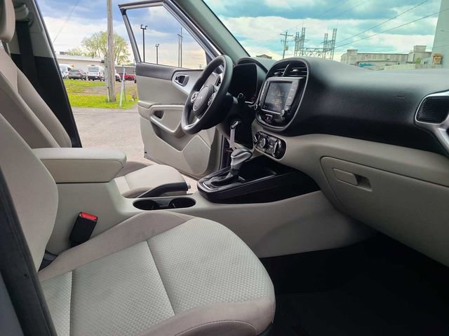Used 2022 Kia Soul LX FWD image 15