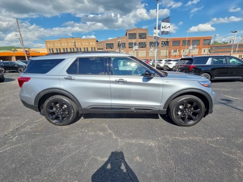 Used 2023 Ford Explorer ST-Line w/ Class IV Trailer Tow Package AWD/4WD image 8