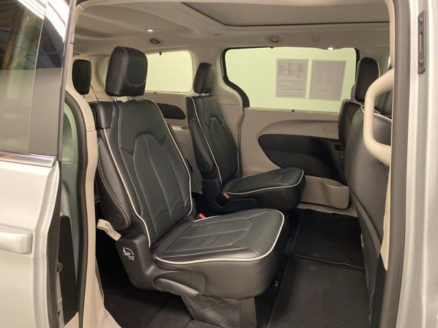 Used 2024 Chrysler Pacifica Limited image 28