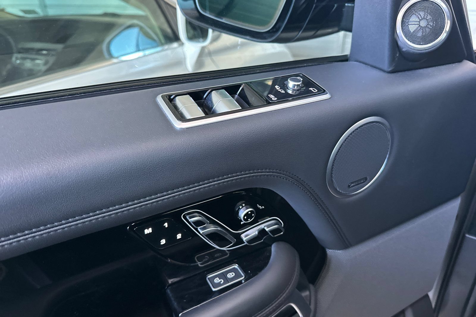 Used 2019 Land Rover Range Rover Long Wheelbase Supercharged AWD/4WD image 14
